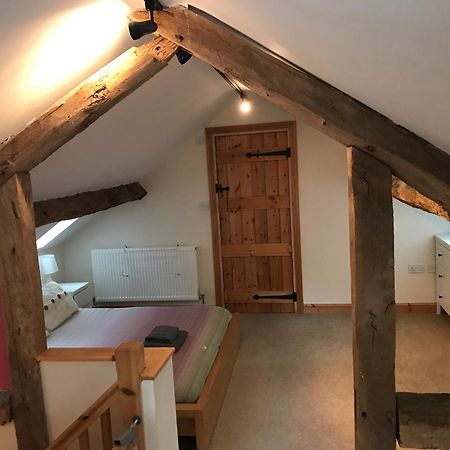 The Stables Villa Hope Bowdler ภายนอก รูปภาพ