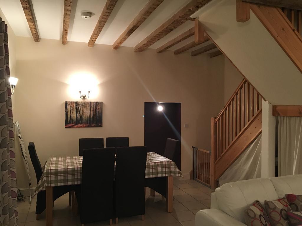 The Stables Villa Hope Bowdler ภายนอก รูปภาพ